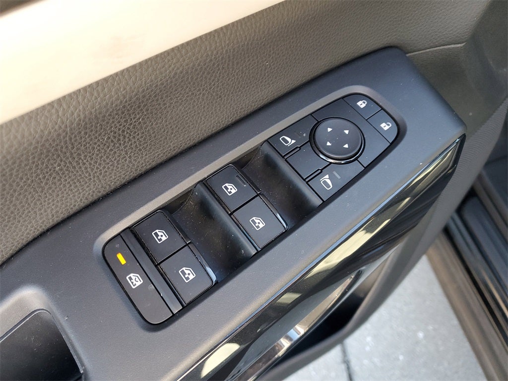 2023 Nissan Pathfinder SV