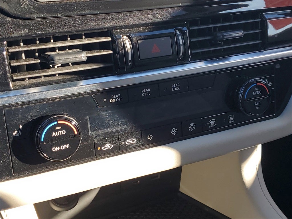 2023 Nissan Pathfinder SV