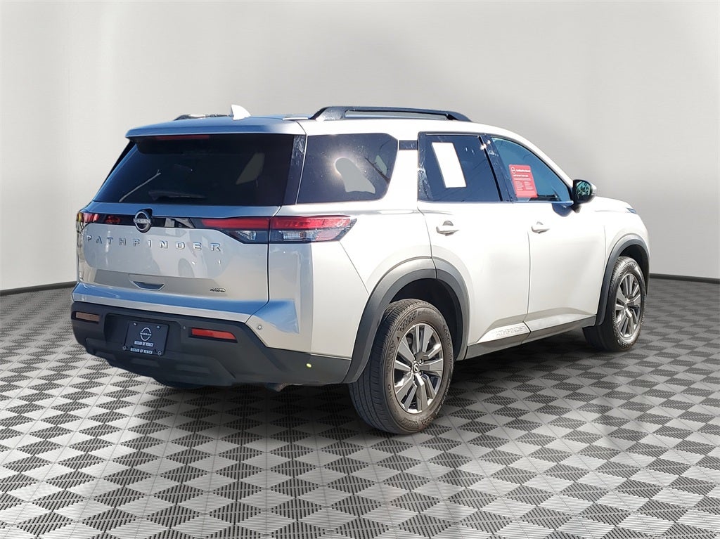 2025 Nissan Pathfinder SV