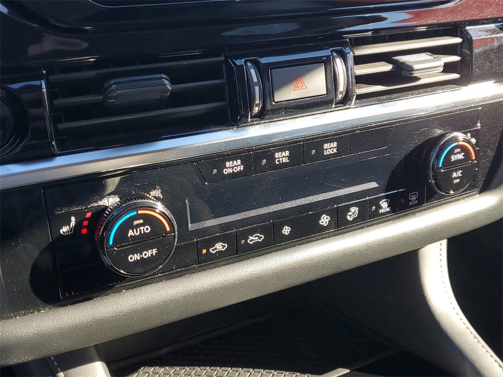 2025 Nissan Pathfinder SV