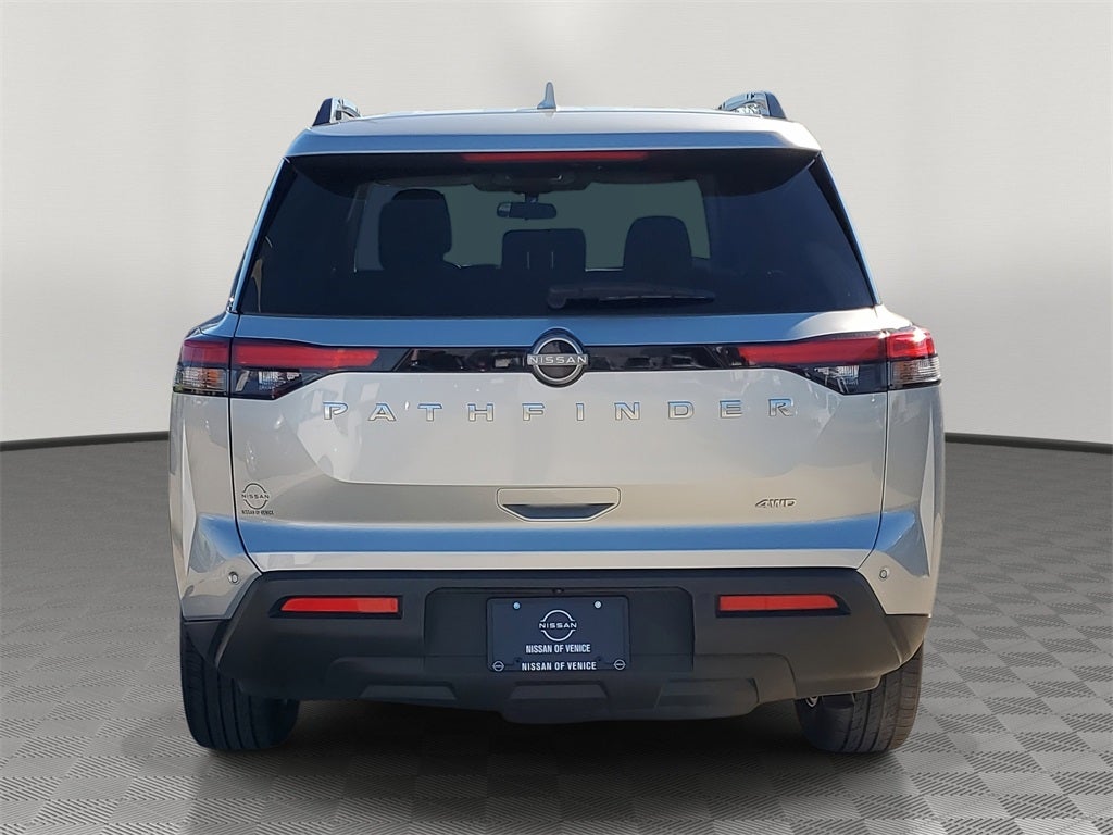 2025 Nissan Pathfinder SV
