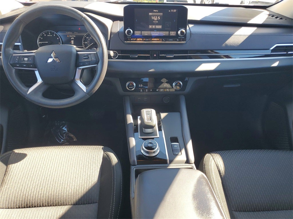 2024 Mitsubishi Outlander ES