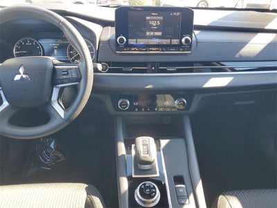 2024 Mitsubishi Outlander ES