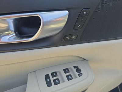 2024 Volvo S60 B5 Core Dark Theme