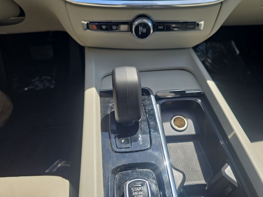 2024 Volvo S60 B5 Core Dark Theme