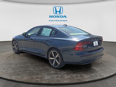 2024 Volvo S60 B5 Core Dark Theme