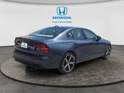 2024 Volvo S60 B5 Core Dark Theme