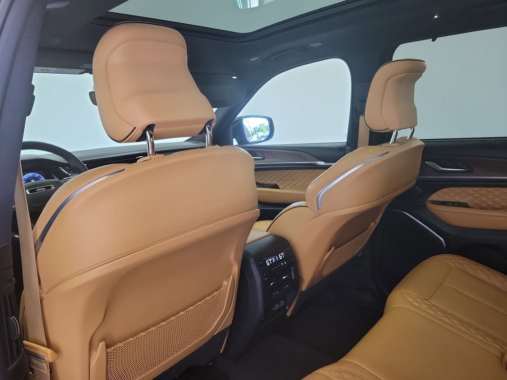 2022 Jeep Grand Cherokee Summit