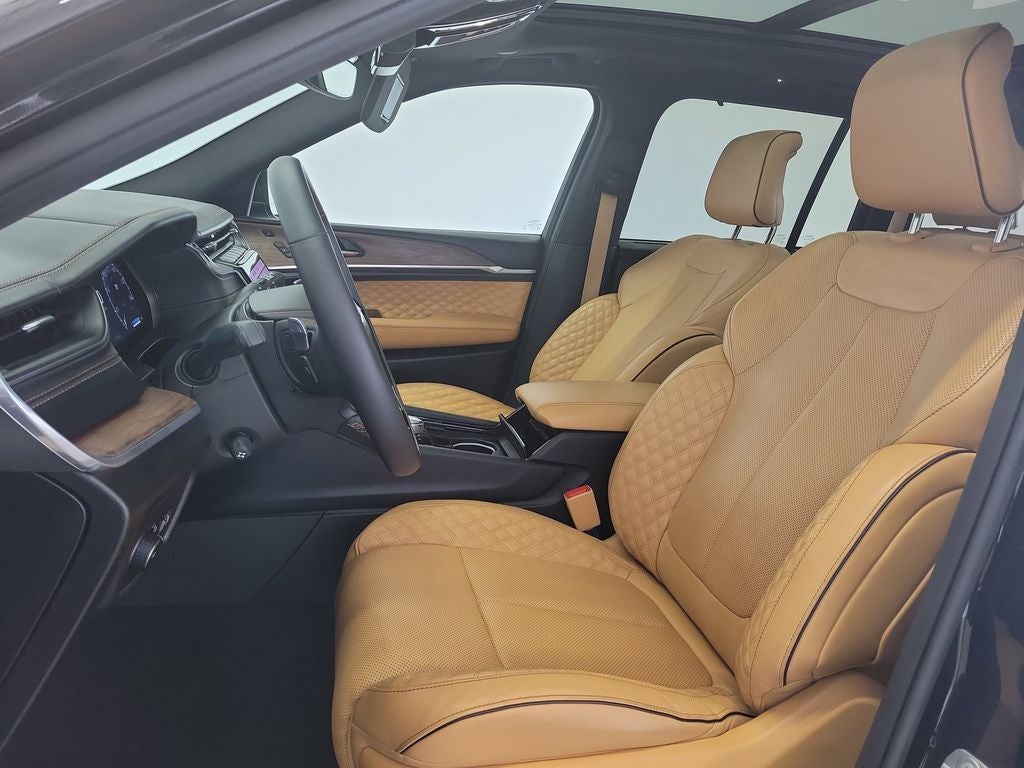 2022 Jeep Grand Cherokee Summit