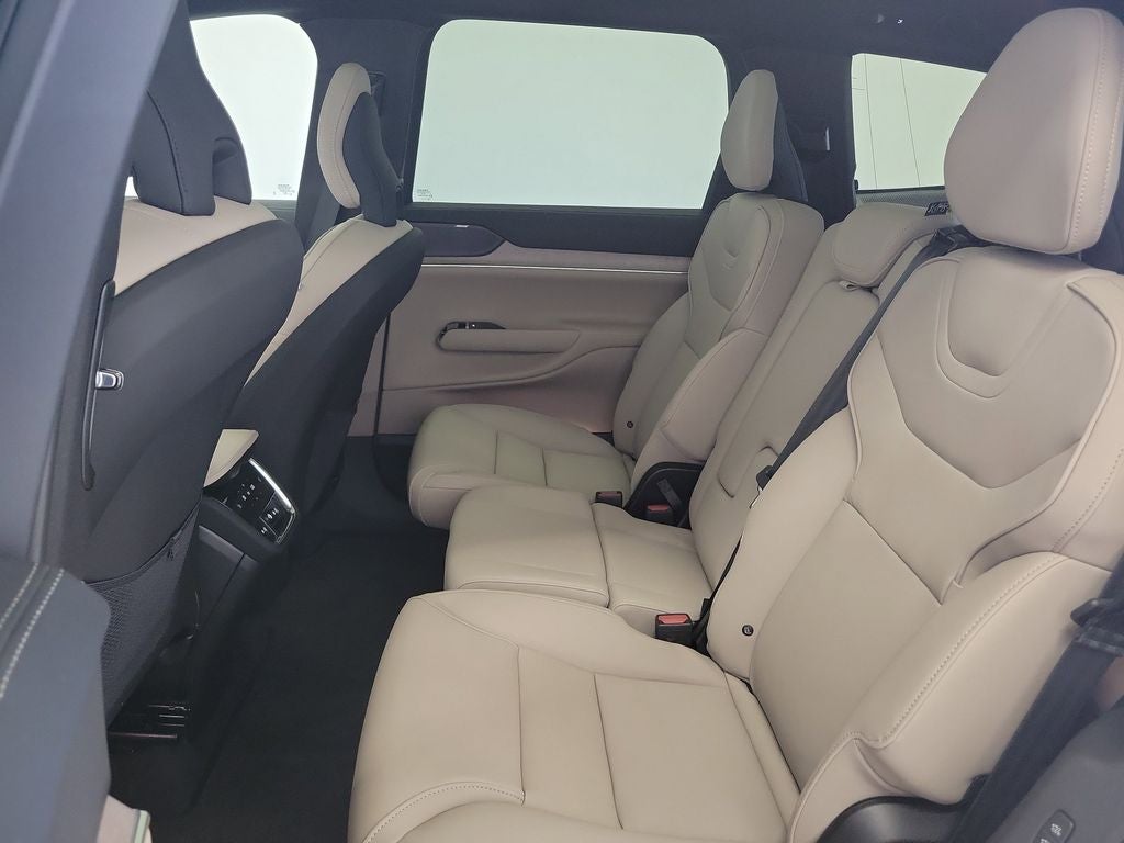 2026 Volvo EX90 Base