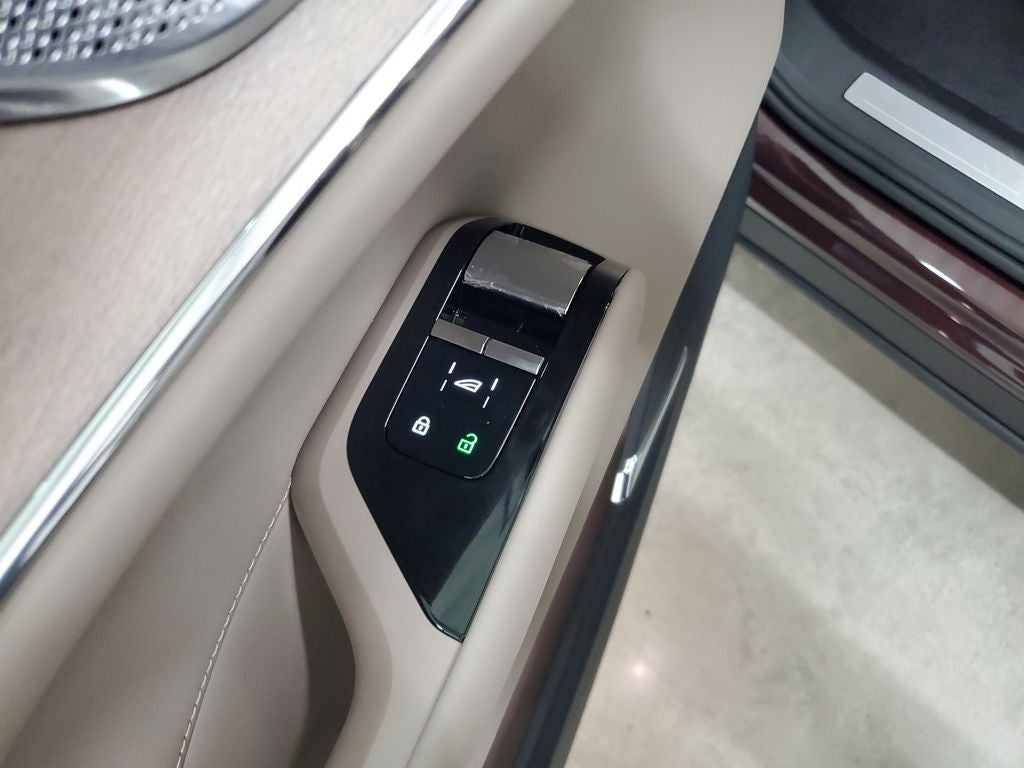 2025 Volvo EX90 Twin Motor Performance Ultra 6-Seater