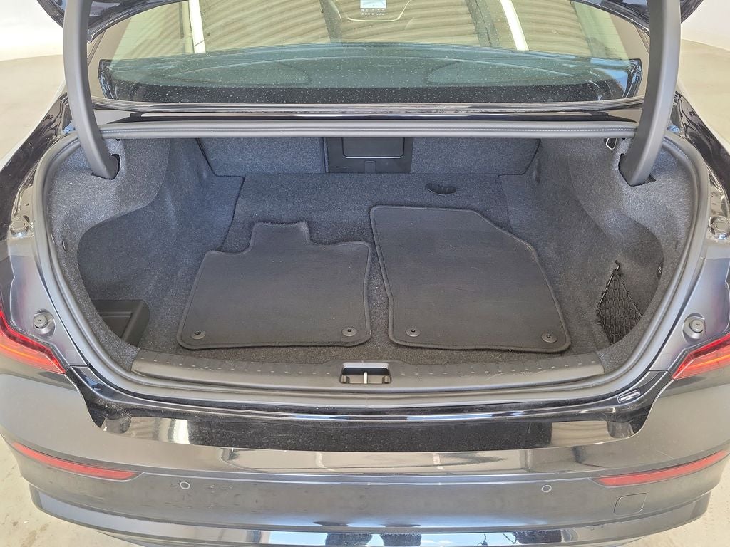 2025 Volvo S60 Plug-In Hybrid T8 Plus
