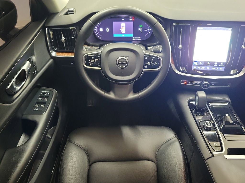 2025 Volvo S60 Plug-In Hybrid T8 Plus