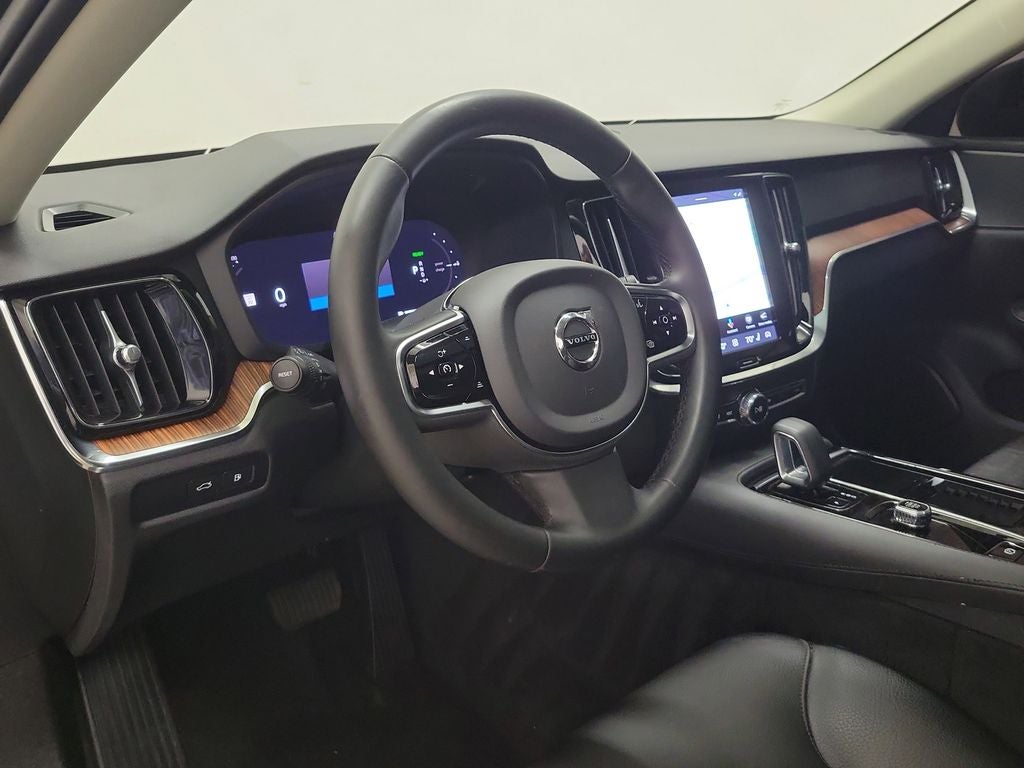 2025 Volvo S60 Plug-In Hybrid T8 Plus