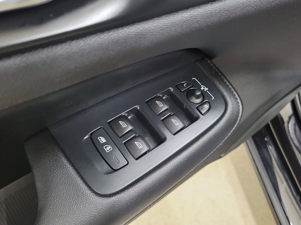 2025 Volvo S60 Plug-In Hybrid T8 Plus