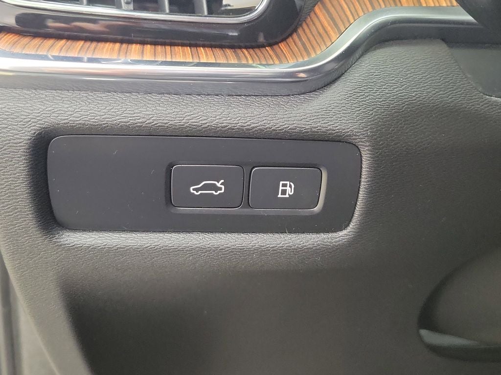 2025 Volvo S60 Plug-In Hybrid T8 Plus