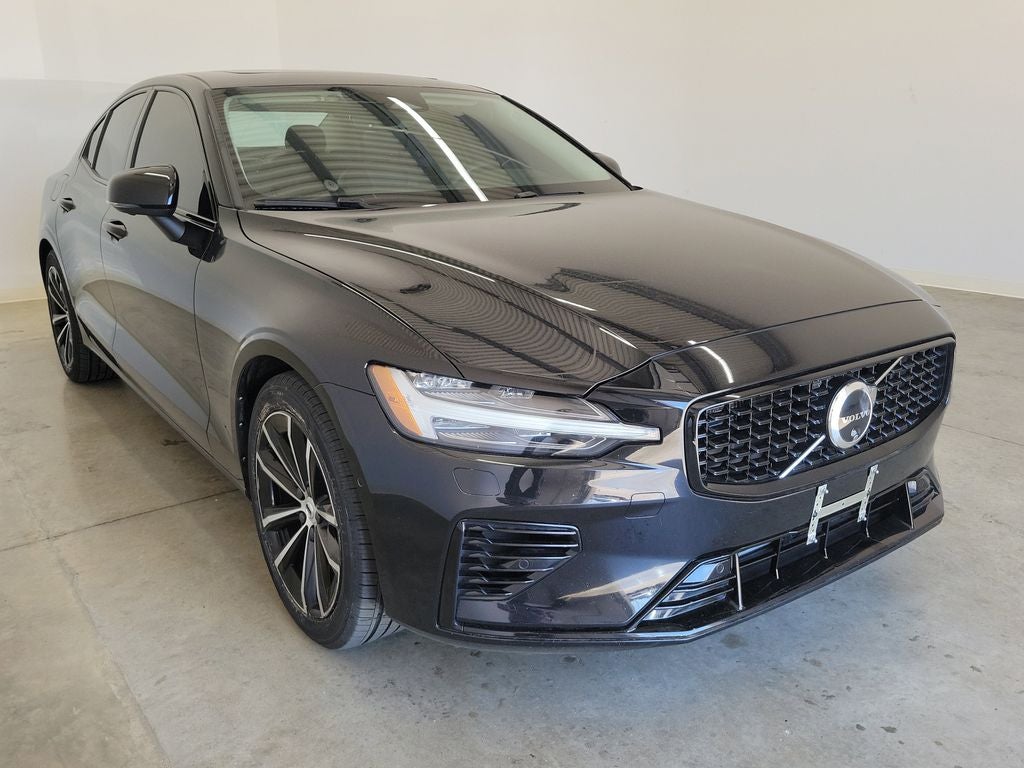 2025 Volvo S60 Plug-In Hybrid T8 Plus