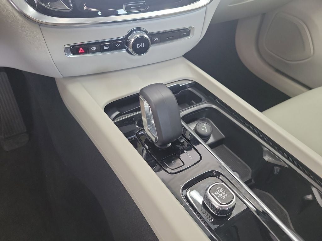 2025 Volvo S60 B5 Plus