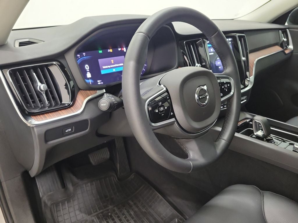 2025 Volvo S60 B5 Plus