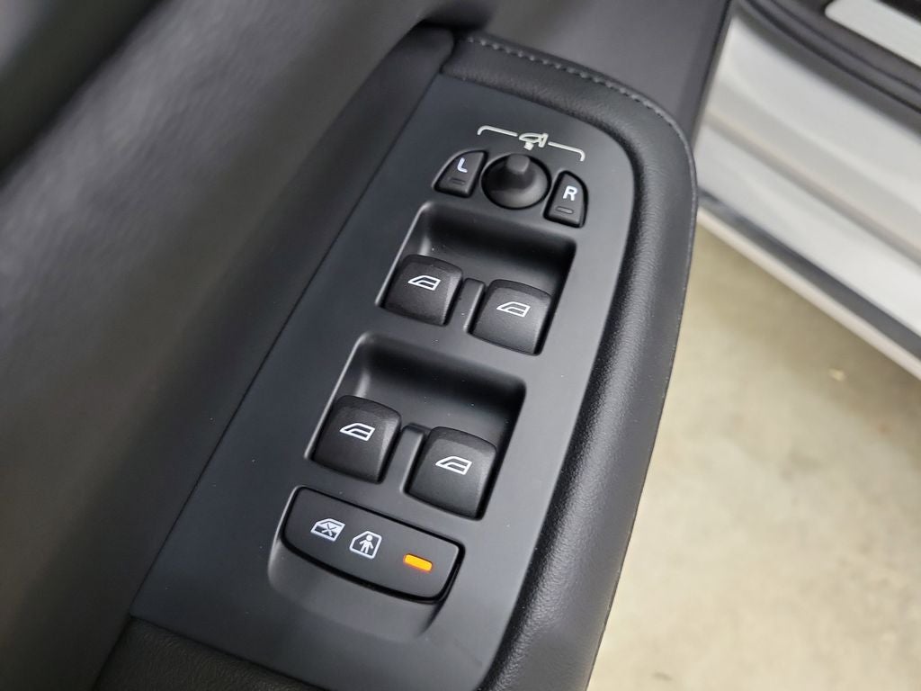 2025 Volvo S60 B5 Plus