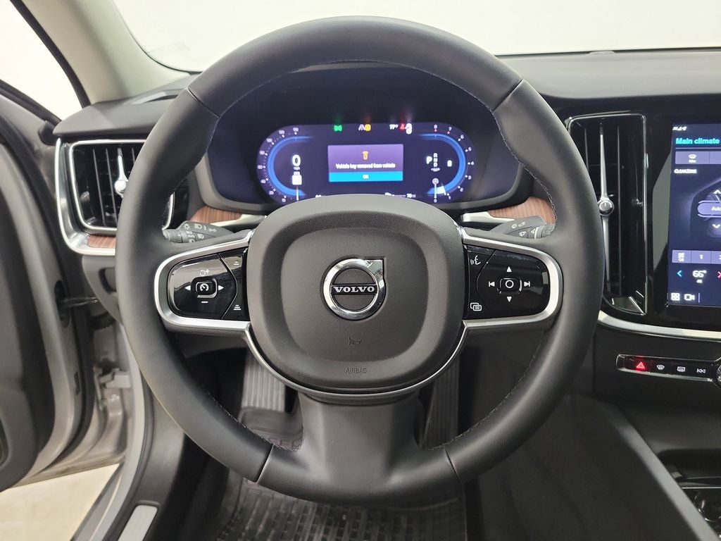2025 Volvo S60 B5 Plus