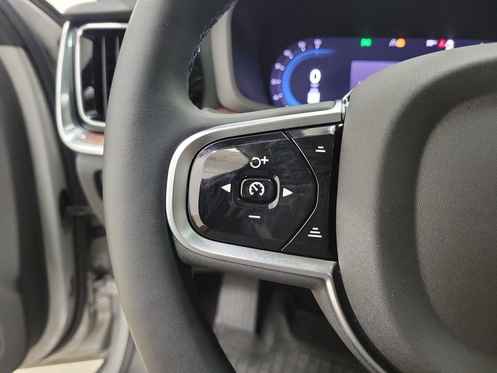 2025 Volvo S60 B5 Plus