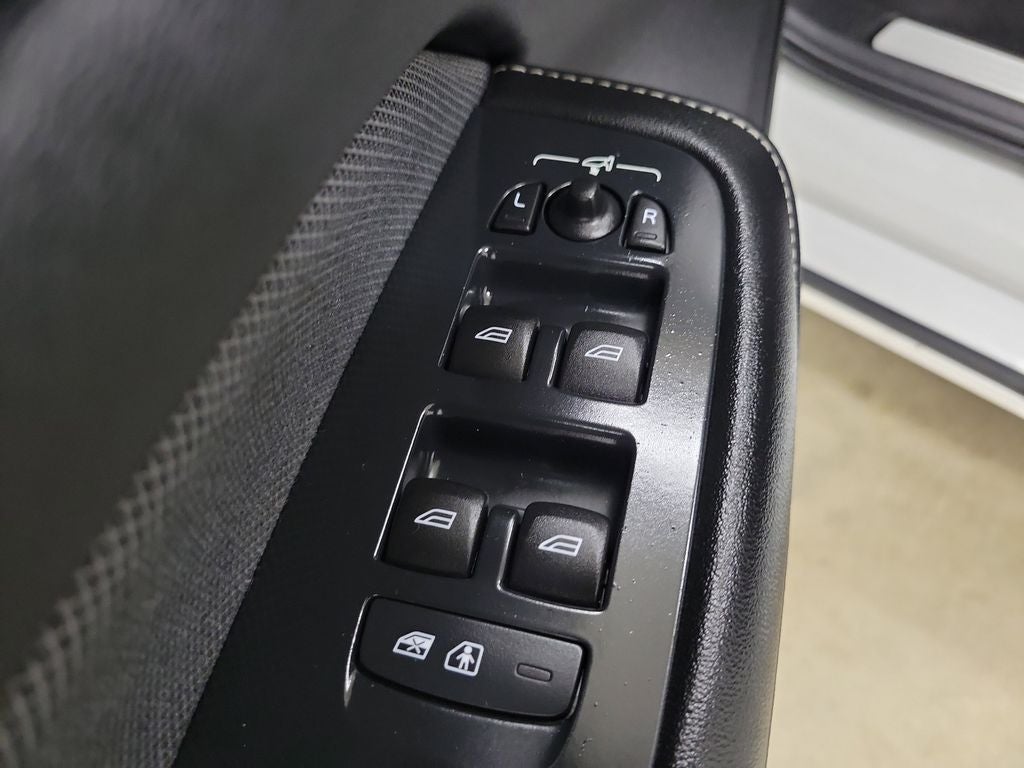 2024 Volvo S60 B5 Plus Black Edition