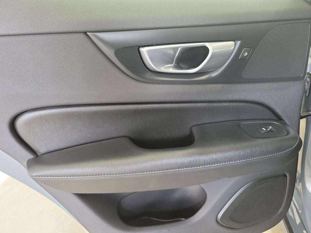 2024 Volvo S60 B5 Core Dark Theme