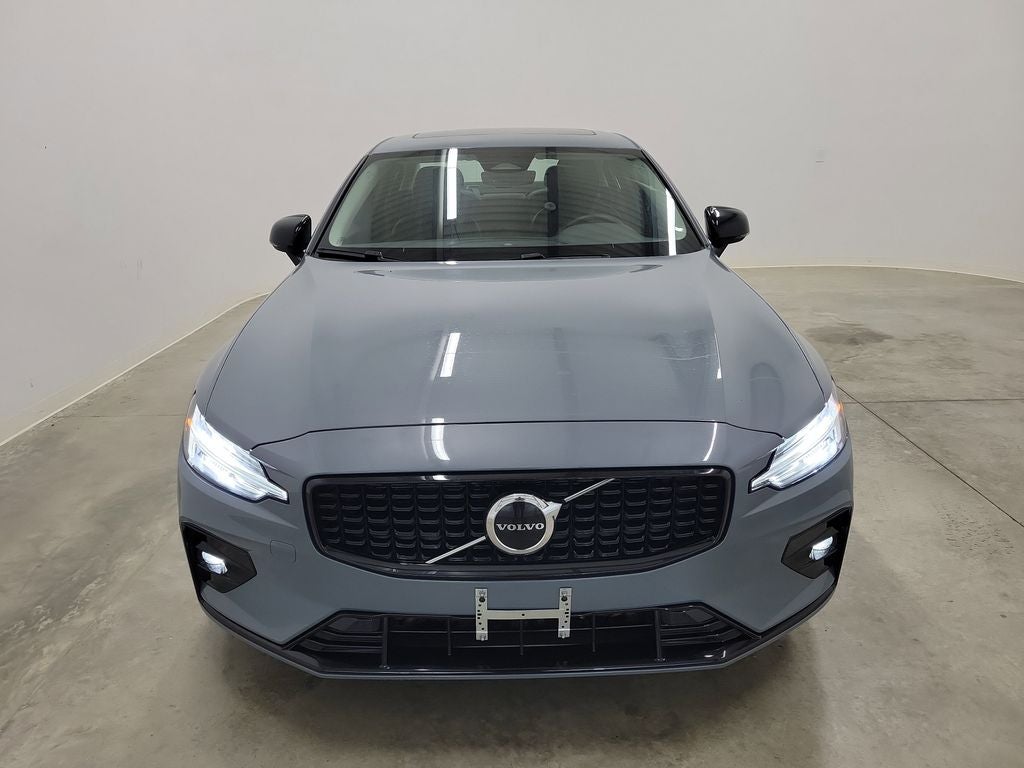 2024 Volvo S60 B5 Core Dark Theme