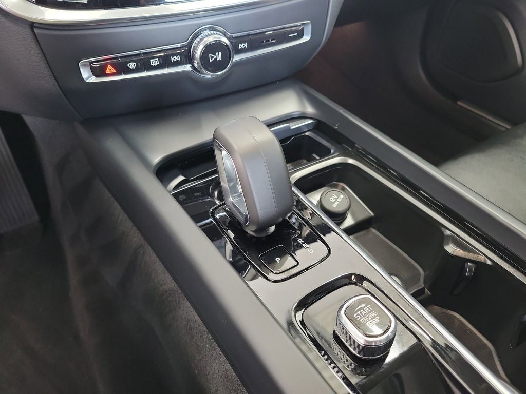 2024 Volvo S60 B5 Core Dark Theme