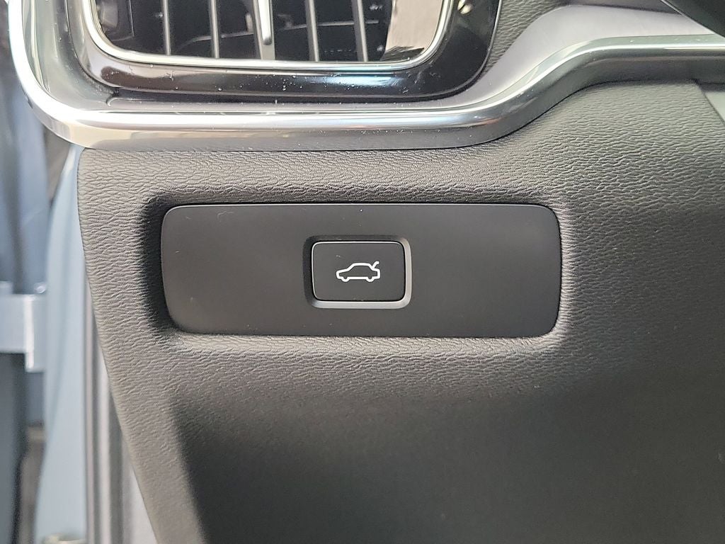 2024 Volvo S60 B5 Core Dark Theme