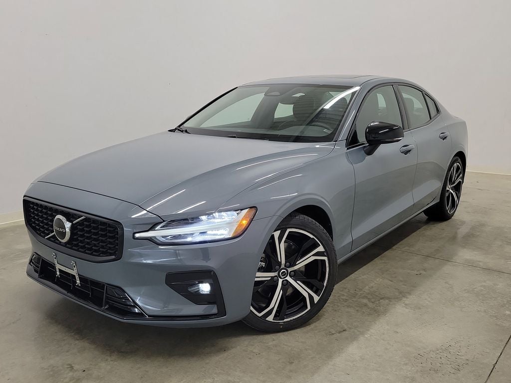 2024 Volvo S60 B5 Core Dark Theme