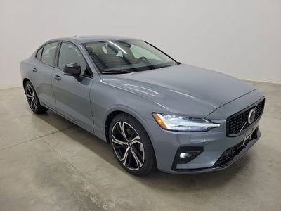 2024 Volvo S60 B5 Core Dark Theme