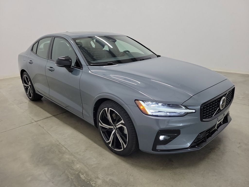 2024 Volvo S60 B5 Core Dark Theme