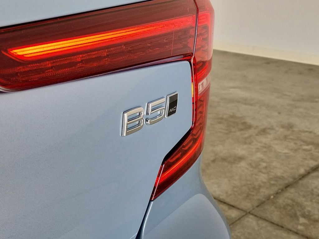 2024 Volvo S60 B5 Core Dark Theme