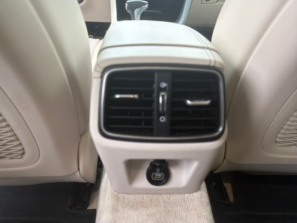 2019 Genesis G70 3.3T Design