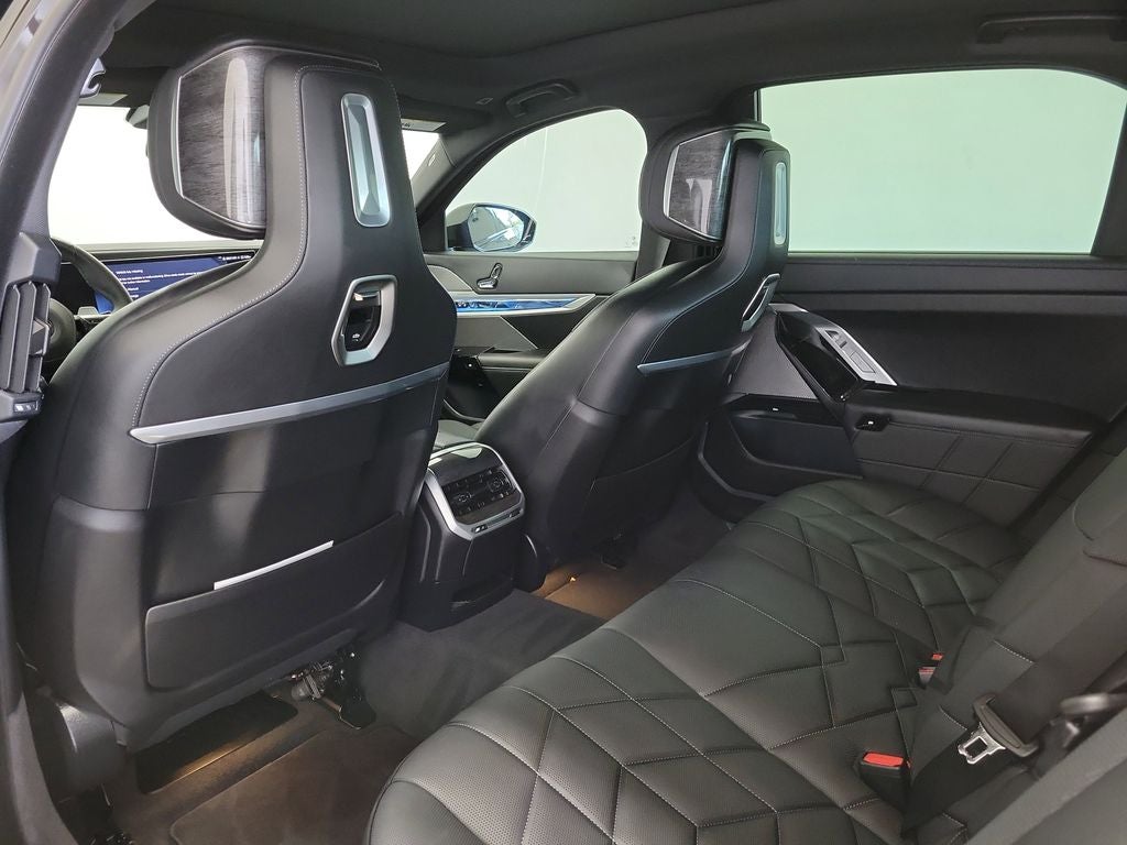 2025 BMW 7 Series 740i