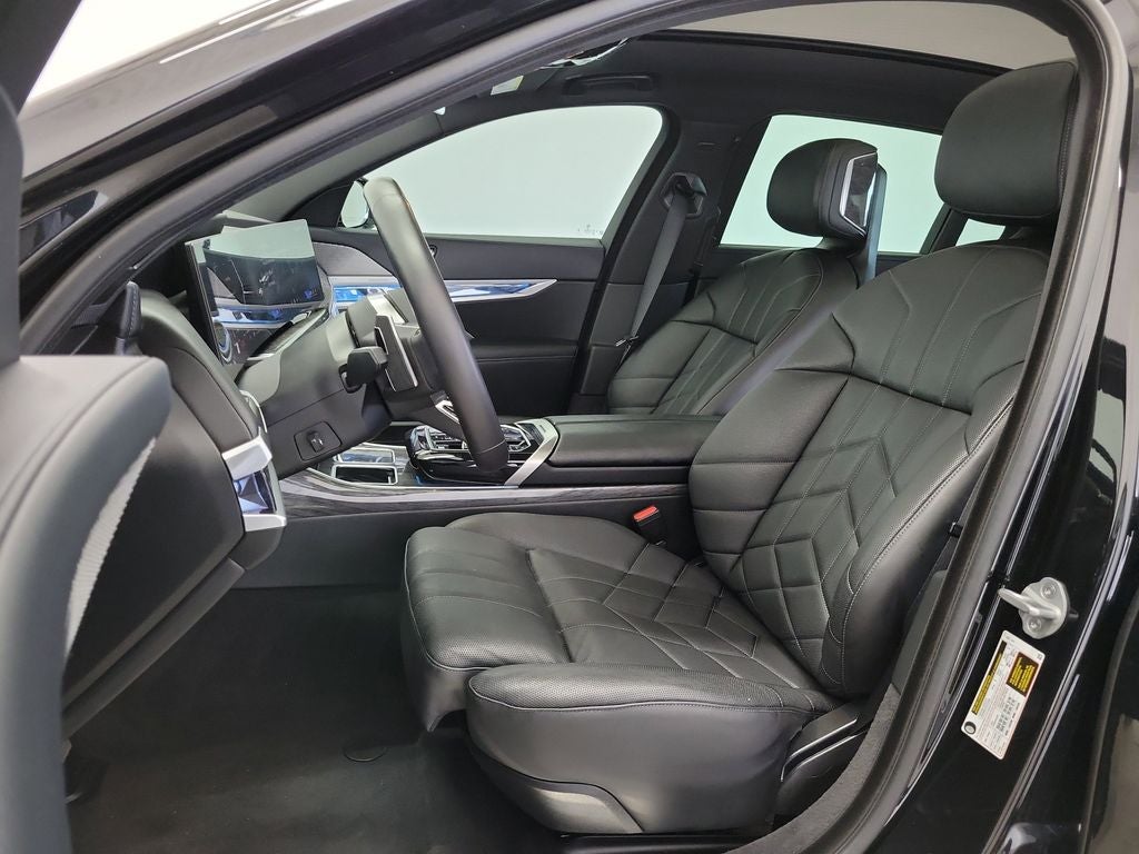 2025 BMW 7 Series 740i
