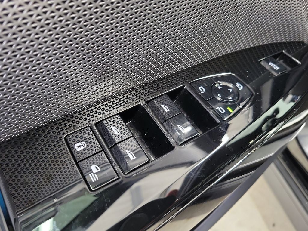 2025 BMW 7 Series 740i