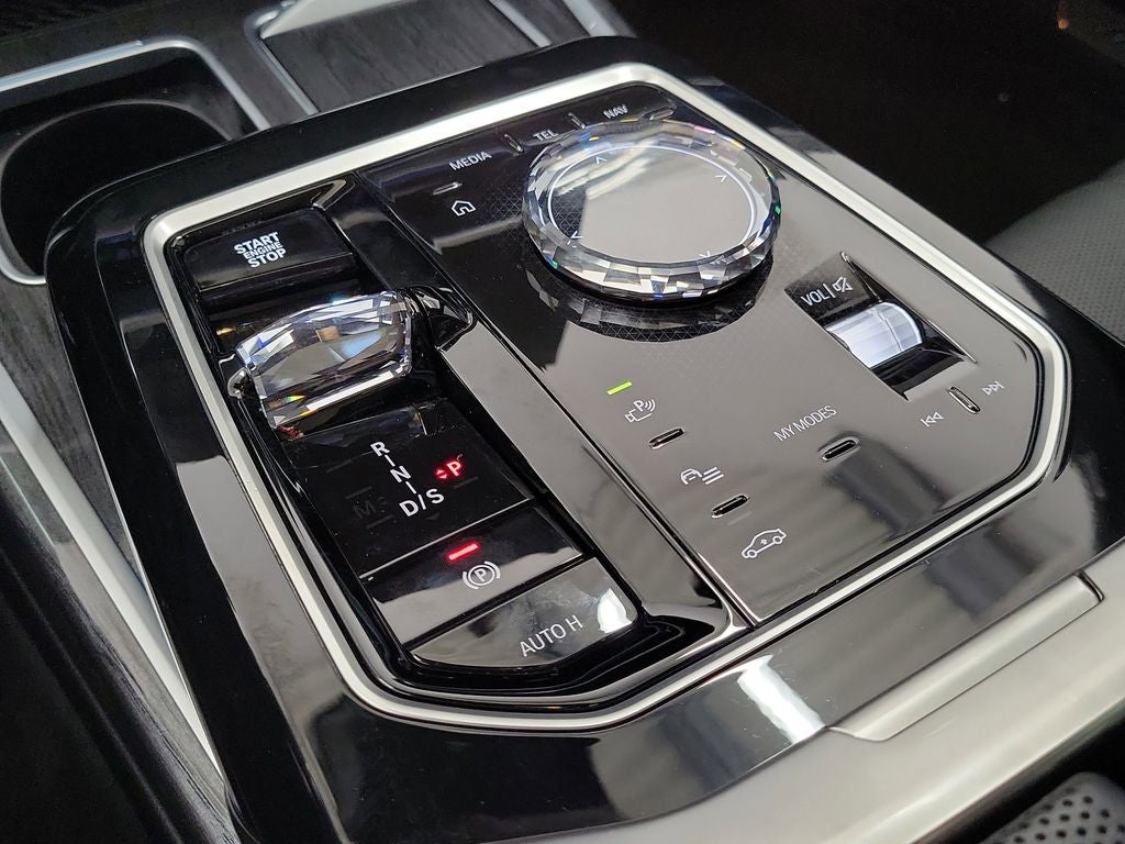 2025 BMW 7 Series 740i
