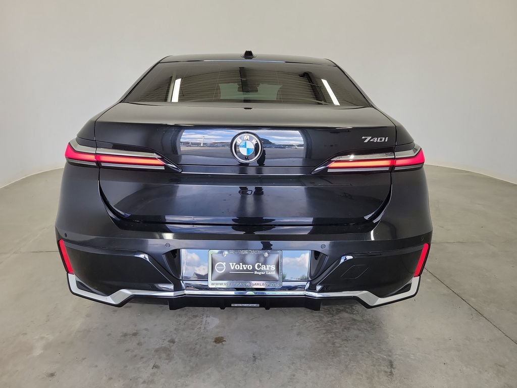 2025 BMW 7 Series 740i