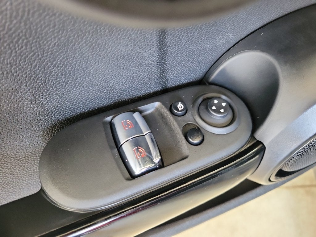2023 MINI Cooper SE Electric Iconic