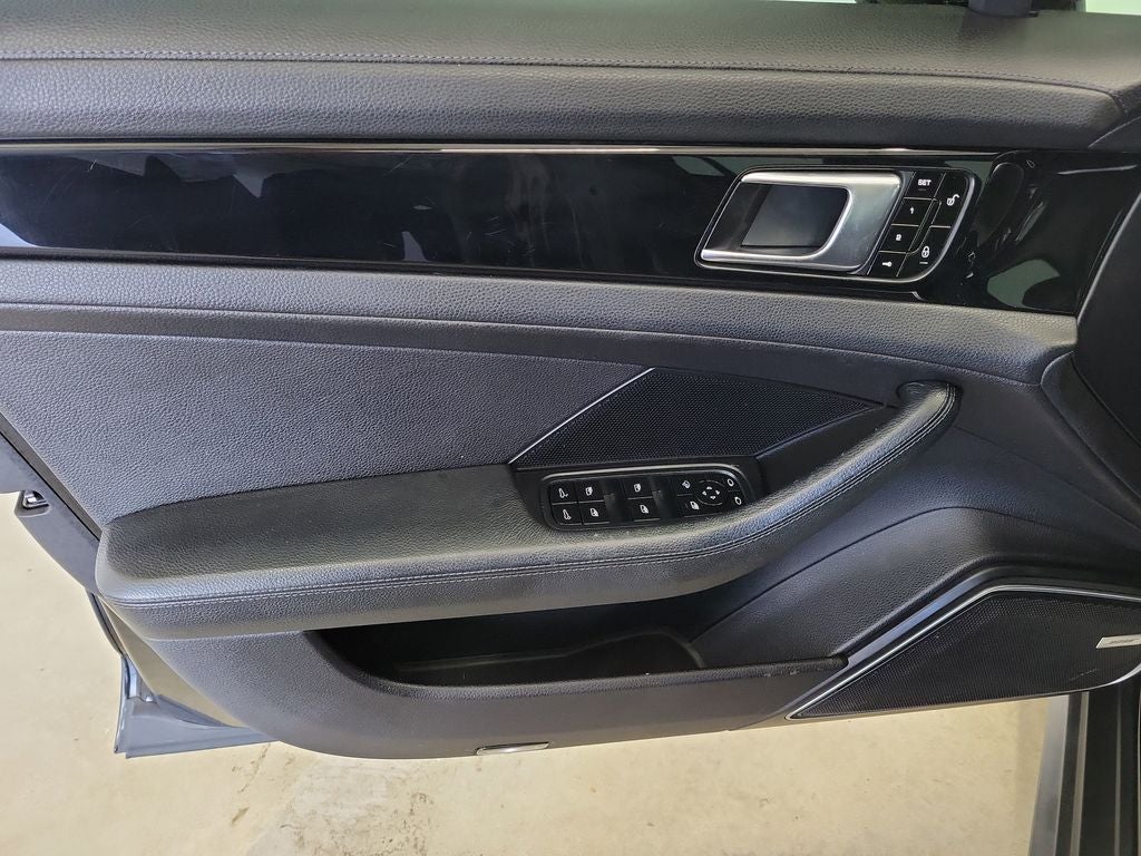 2017 Porsche Panamera 4 Executive