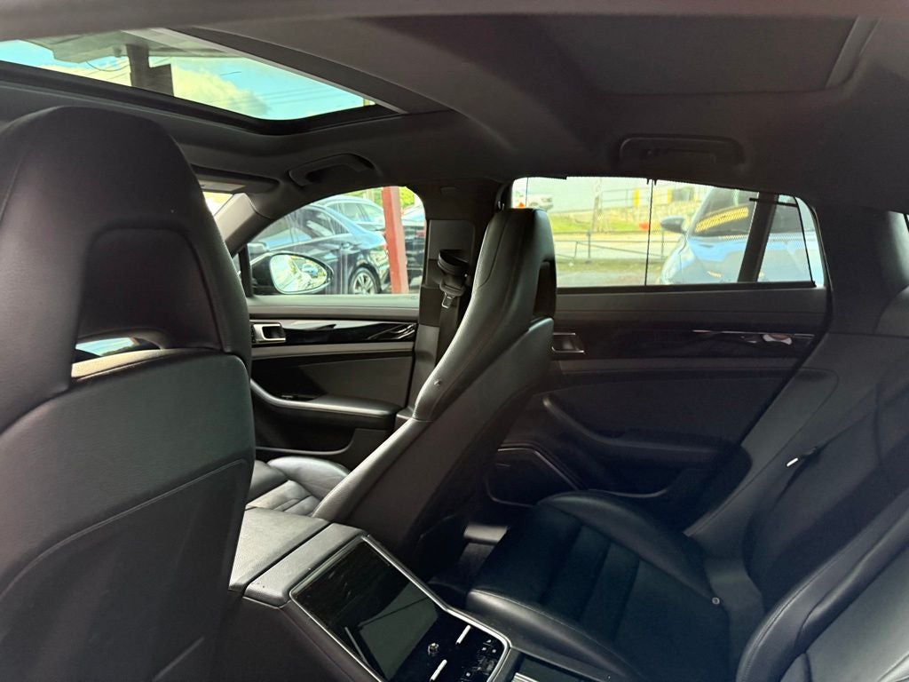 2017 Porsche Panamera 4 Executive