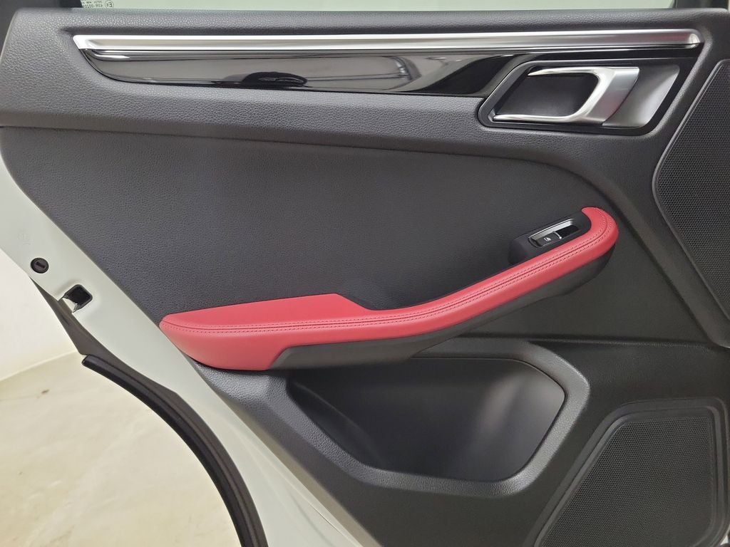 2023 Porsche Macan T