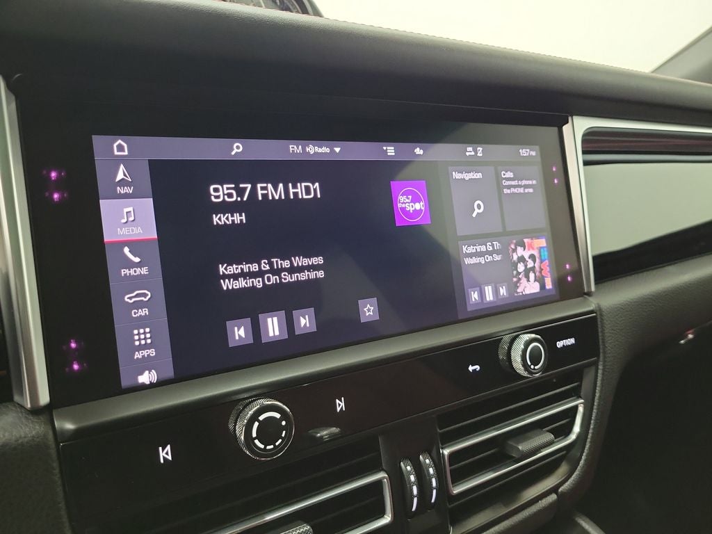 2023 Porsche Macan T