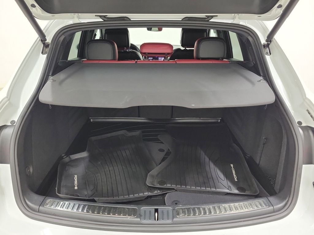 2023 Porsche Macan T