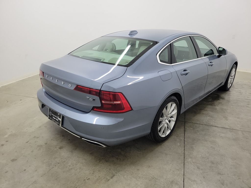 2017 Volvo S90 T6 Momentum