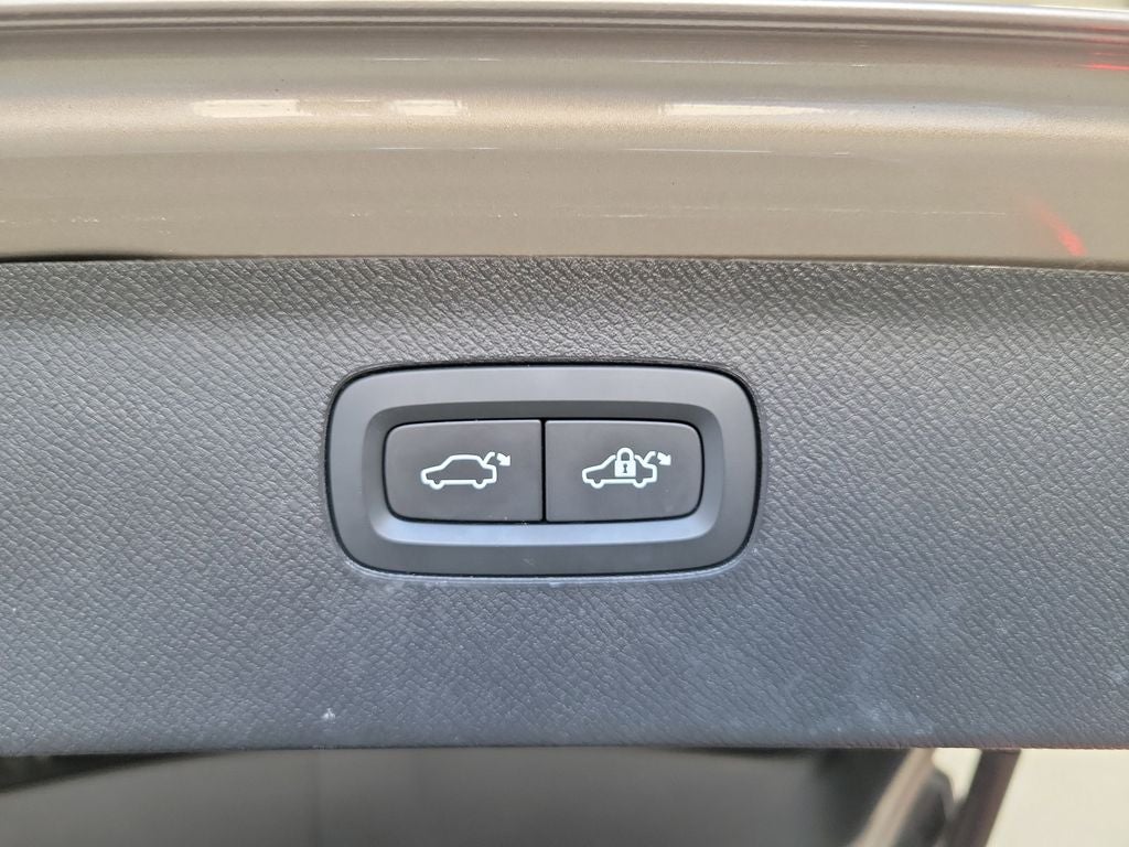 2023 Volvo XC90 B6 Plus 6-Seater