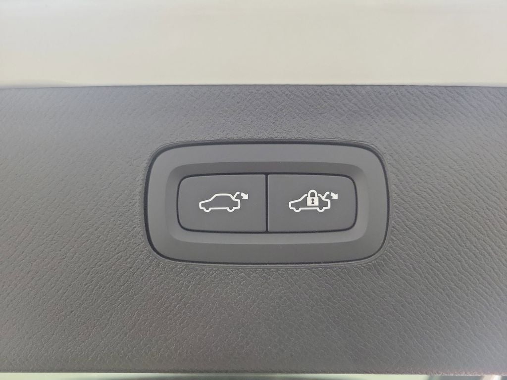 2026 Volvo XC90 B6 Plus 6-Seater